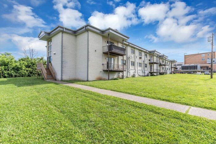 550B E Bledsoe St - Photo 5 of 50