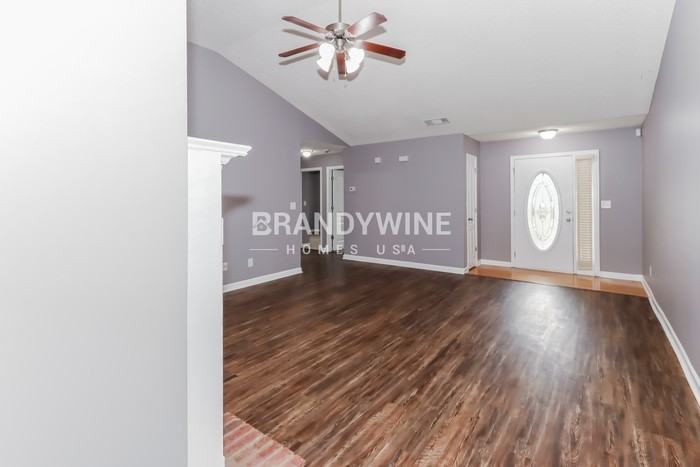 339 Peachtree Circle - Photo 2 of 20