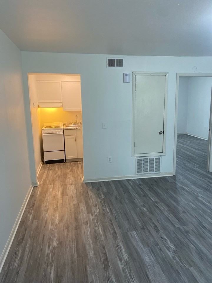 1512 Downing St NW - Photo 3 of 11