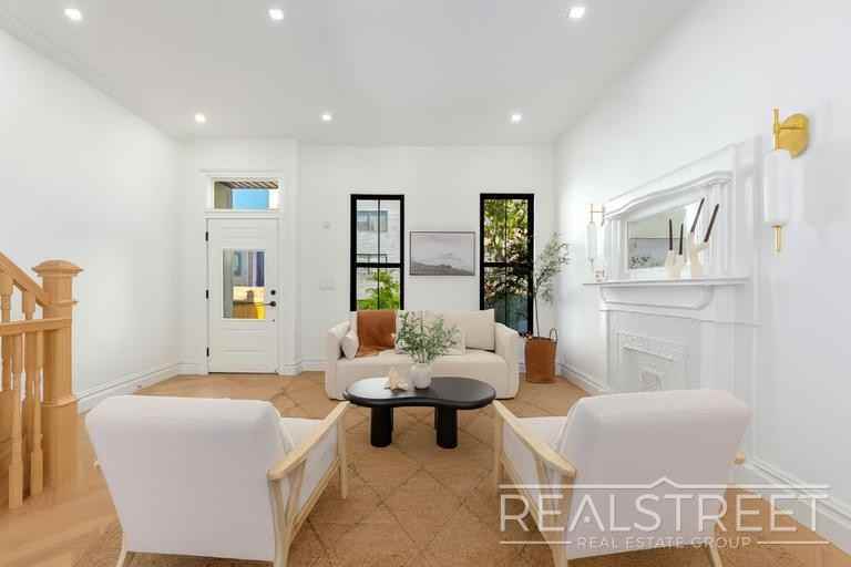 16 Goodwin Pl #2 - Photo 4 of 20