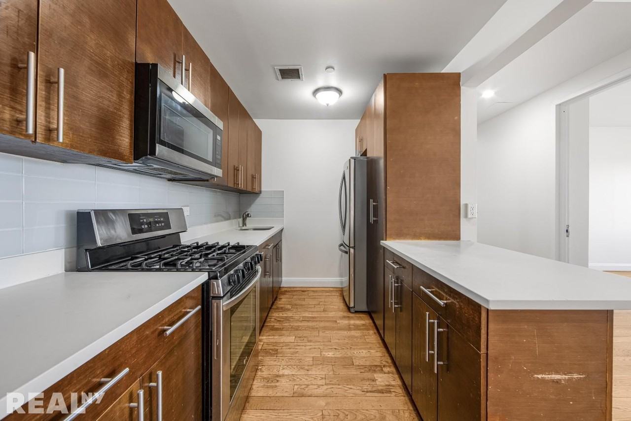 3030 Middletown Road #6G - Photo 2 of 8