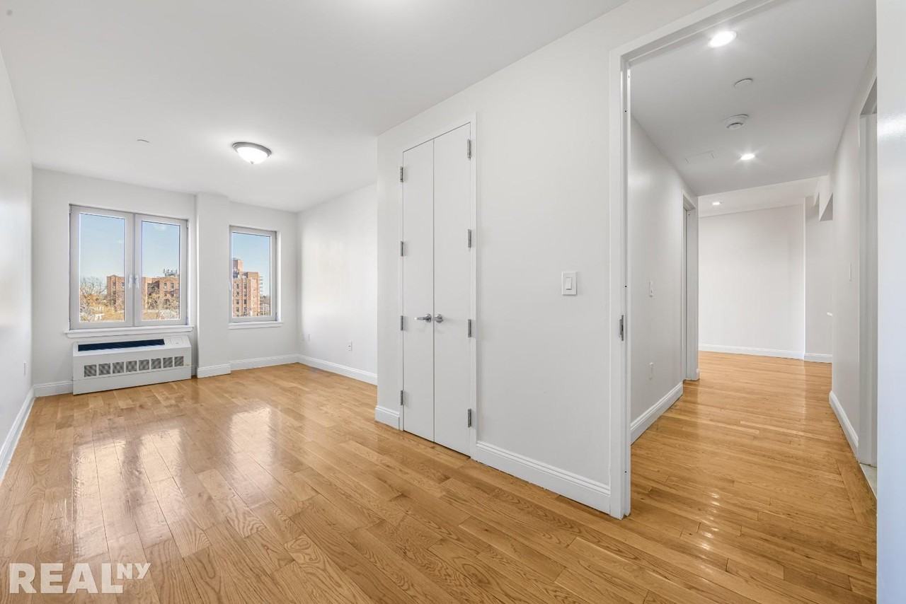 3030 Middletown Road #6G - Photo 3 of 8