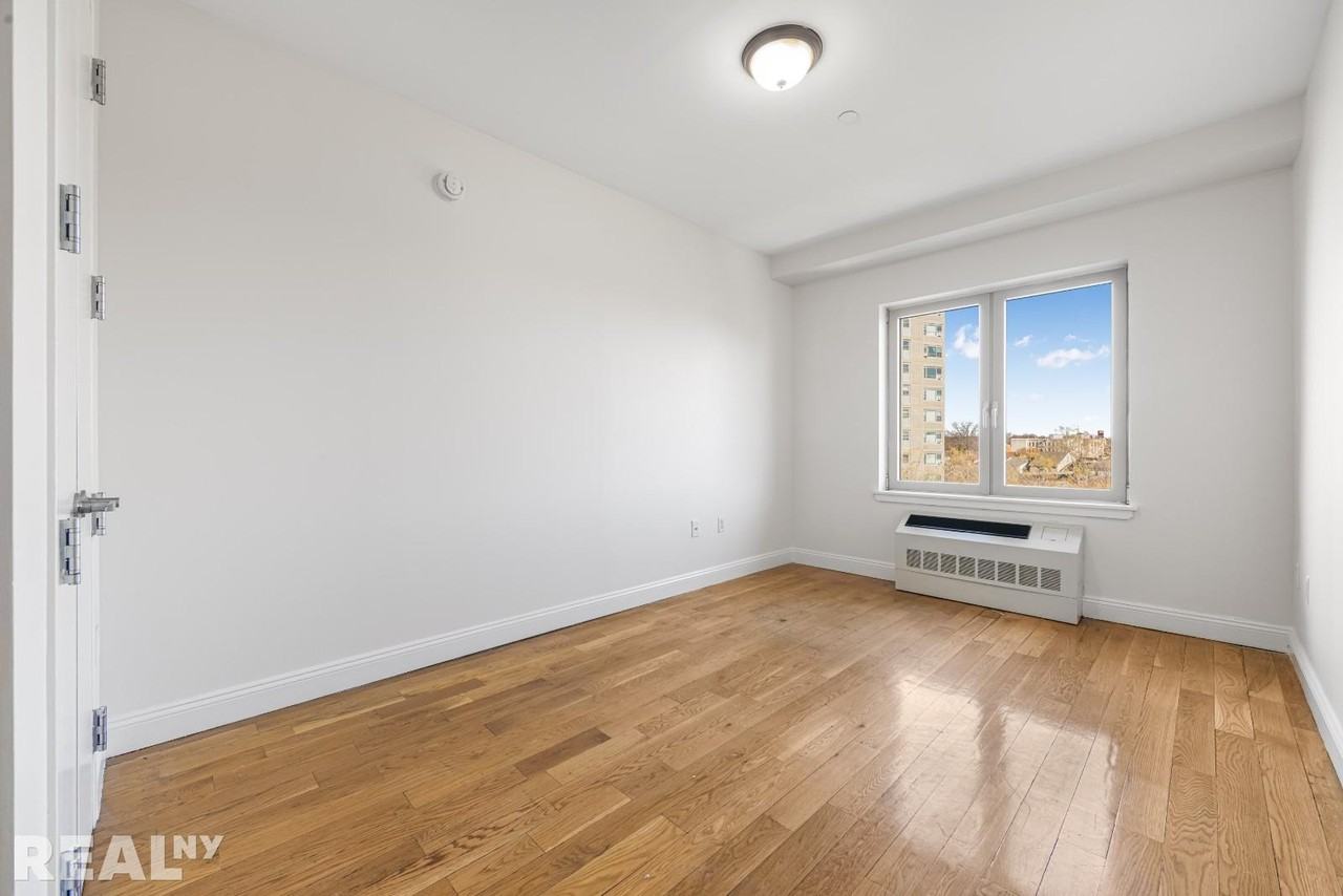 3030 Middletown Road #6G - Photo 6 of 8