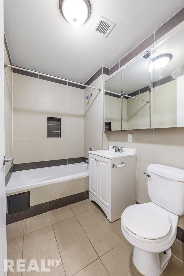 3030 Middletown Road #6G - Photo 7 of 8