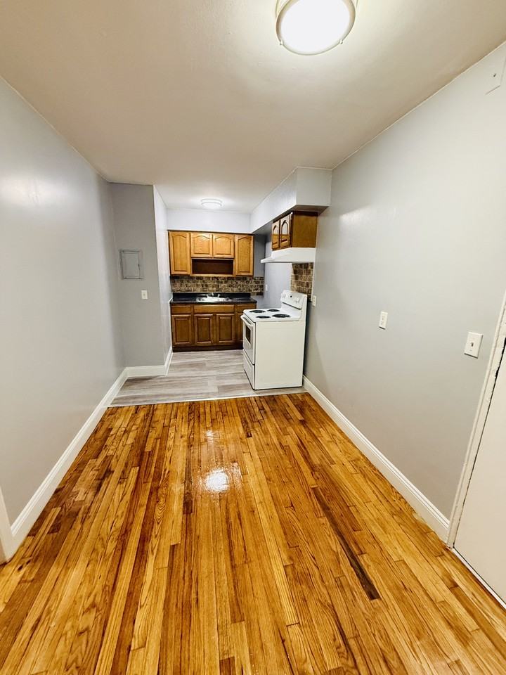 415 Jefferson Ave #B6 - Photo 3 of 11