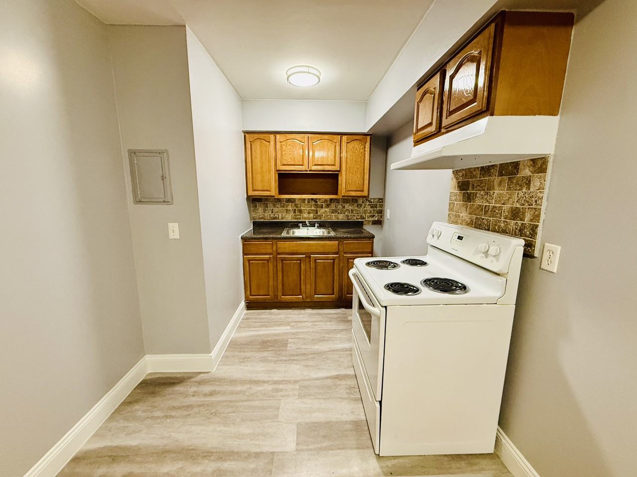 415 Jefferson Ave #B6 - Photo 4 of 11