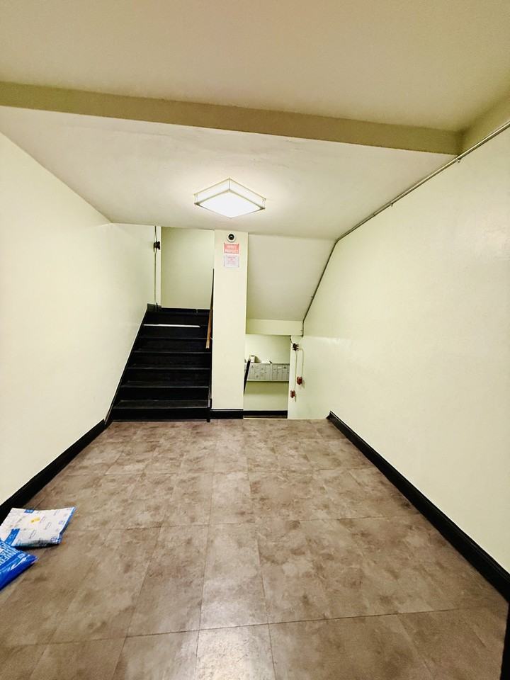 415 Jefferson Ave #B6 - Photo 2 of 11