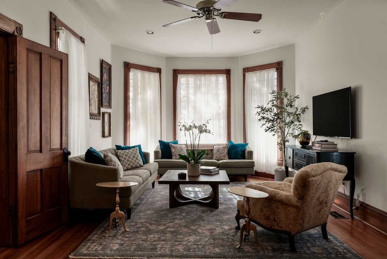 1116 W 10th St #1292407P - Photo 2 of 50