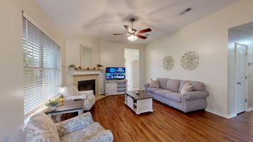 featured image of 810 Camellia Ct