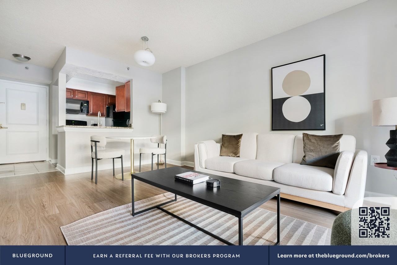 2140 L Street Northwest - Photo 5 of 34