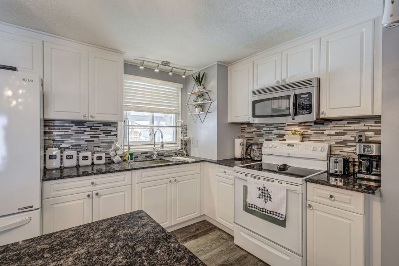 48 Vanbuskirk Dr #1340602P - Photo 3 of 50