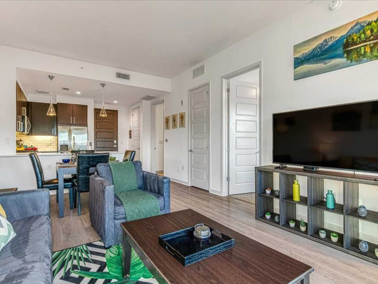 2121 West Holcombe Boulevard #1359141P - Photo 3 of 28