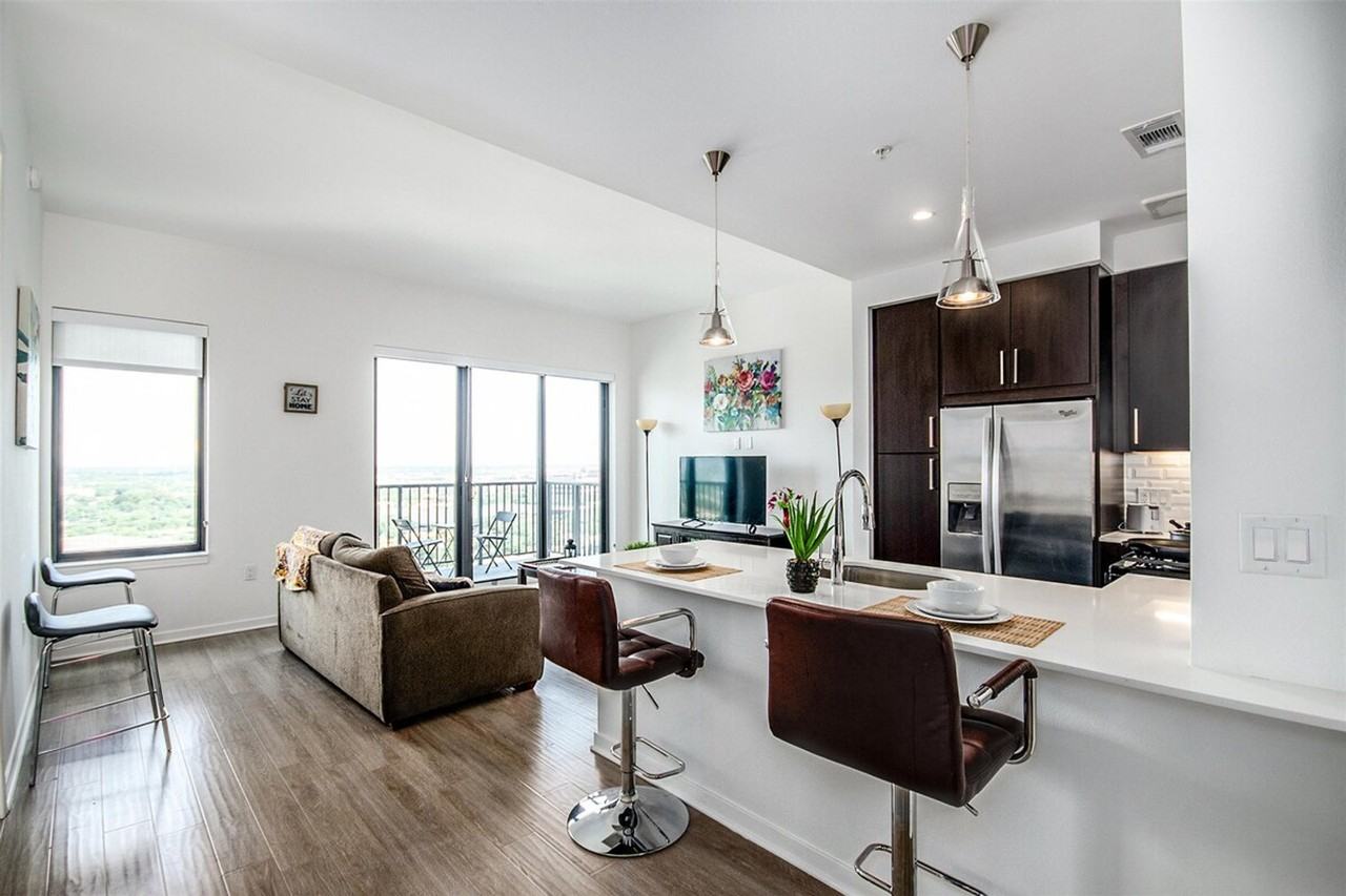 2002 Holcombe Boulevard #1359170P - Photo 3 of 22