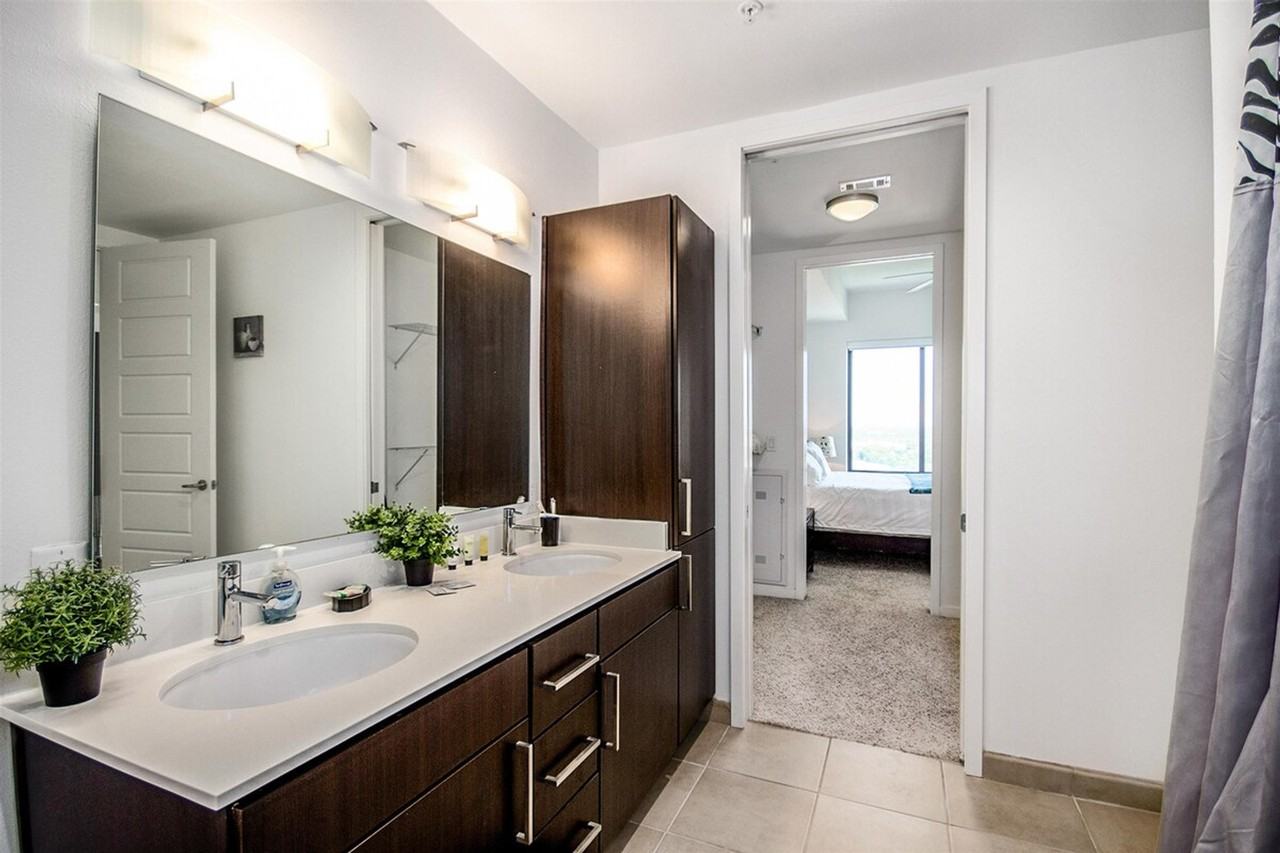 2002 Holcombe Blvd #1359170P - Photo 7 of 24