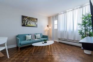 1276 Avenue Des Pins Ouest - Photo 1 of 1