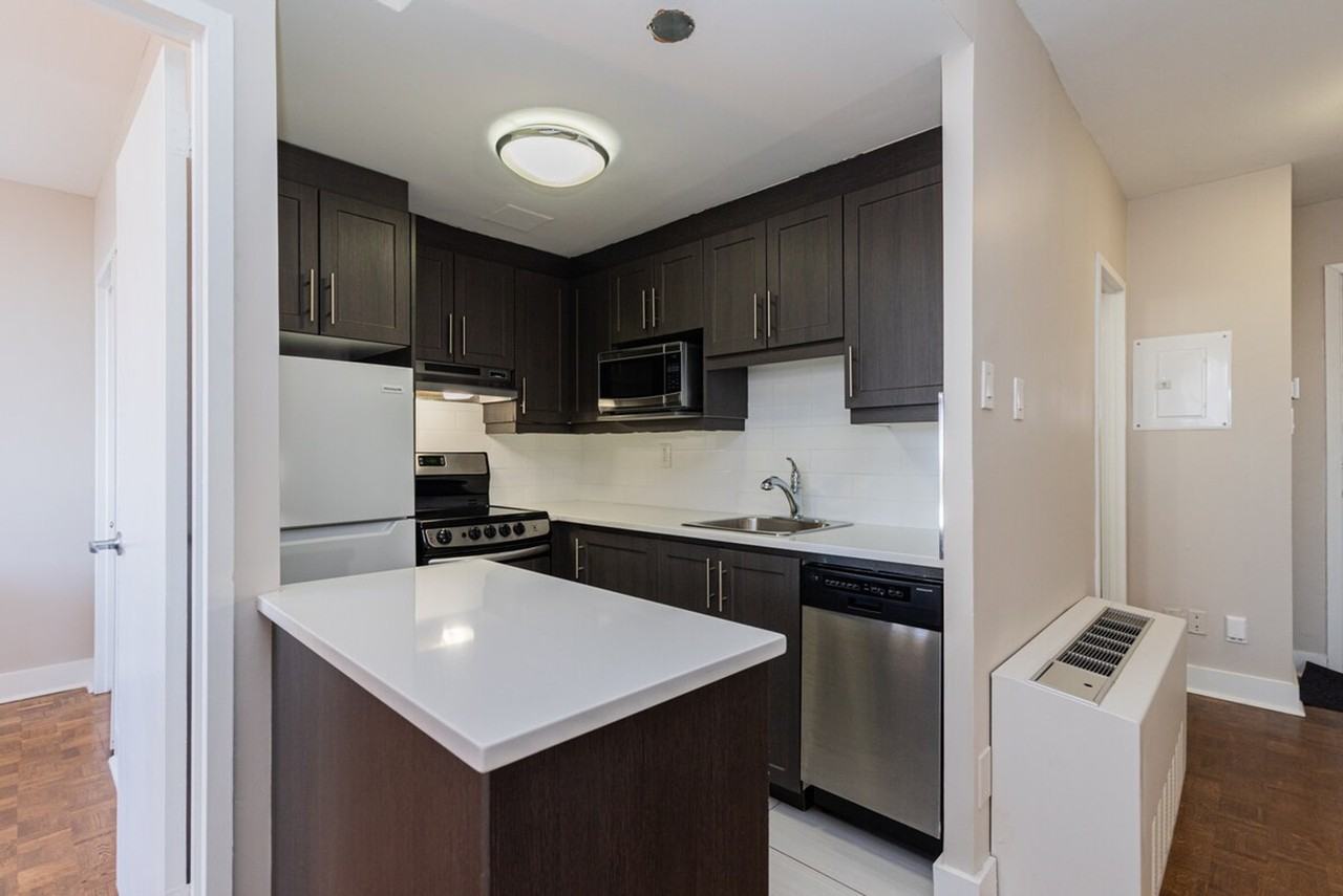 1276 Av Des Pins O #1364168P - Photo 2 of 18