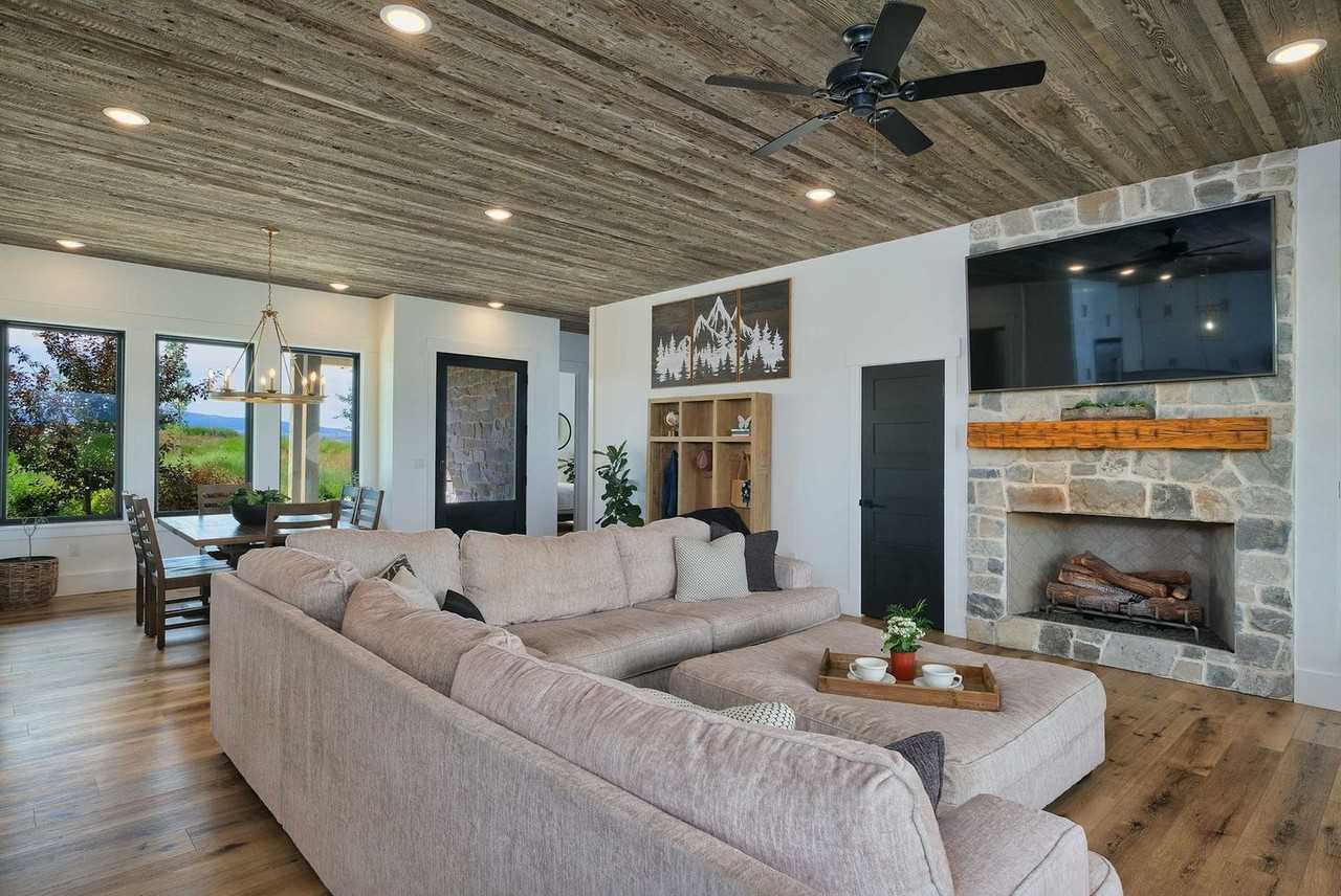 4742 Heads up Road #1365725P - Photo 4 of 50