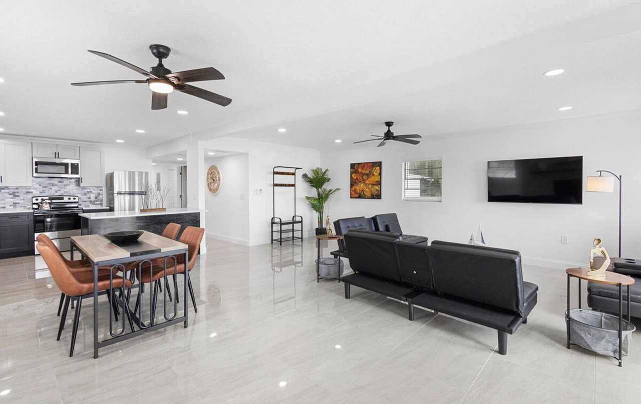 1983 Spring Avenue #1365830P - Photo 4 of 26