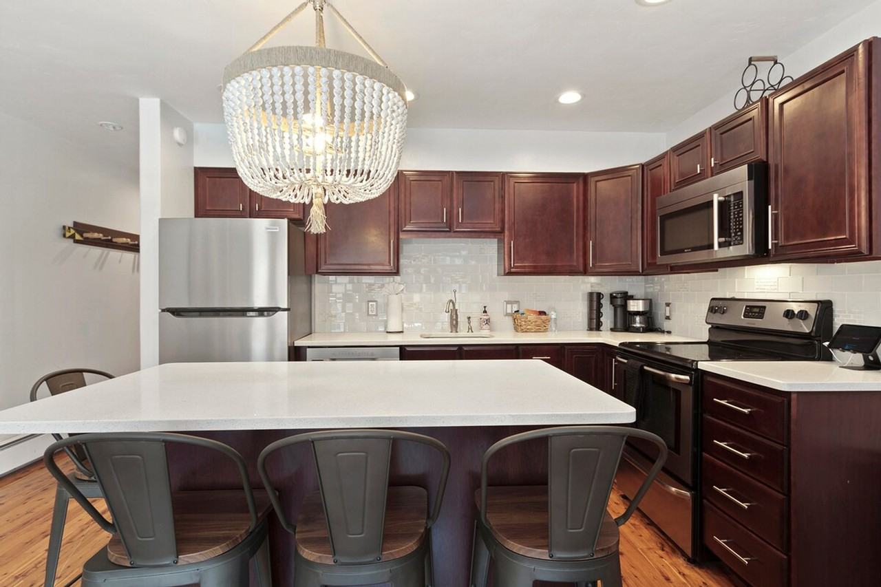 421 S Main St #1352701P - Photo 7 of 29