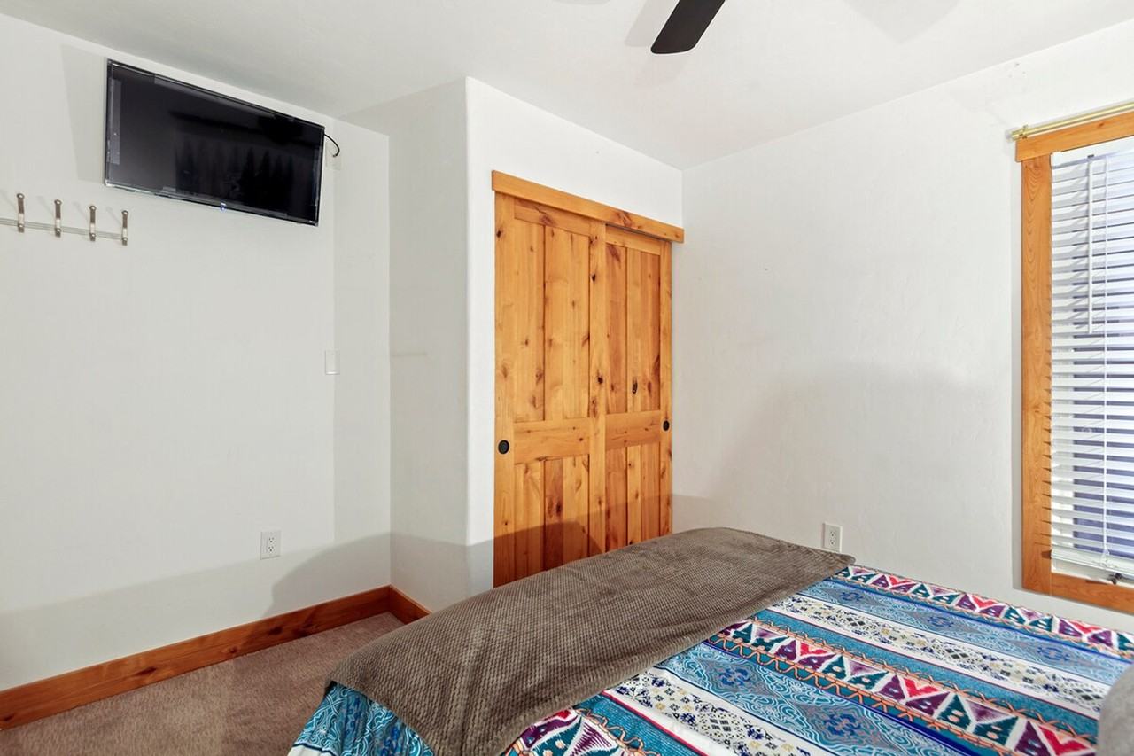 421 S Main St #1352701P - Photo 4 of 29