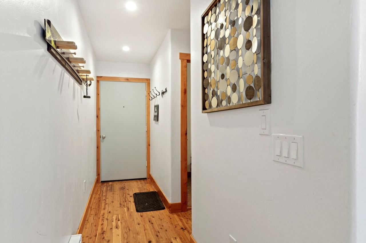 421 S Main St #1352701P - Photo 5 of 29