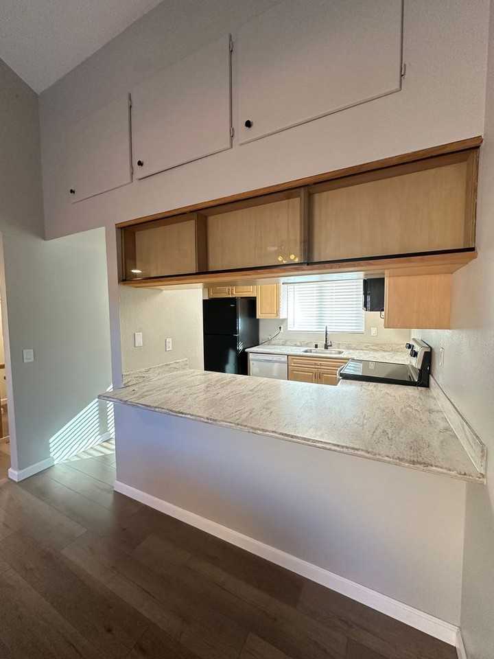 313 Lucy Lane - Photo 6 of 25