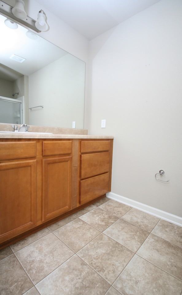 225 Bermuda Lakes Dr - Photo 3 of 16