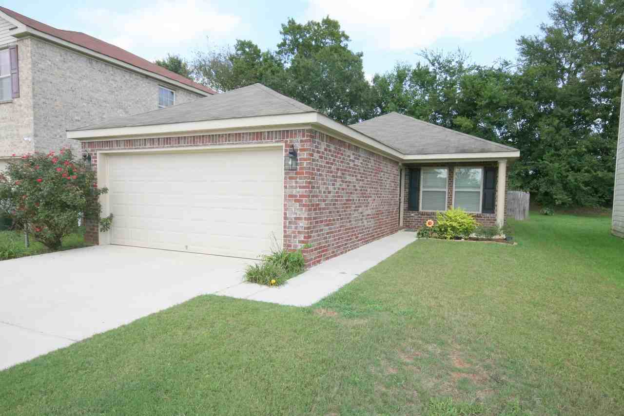225 Bermuda Lakes Dr - Photo 4 of 16