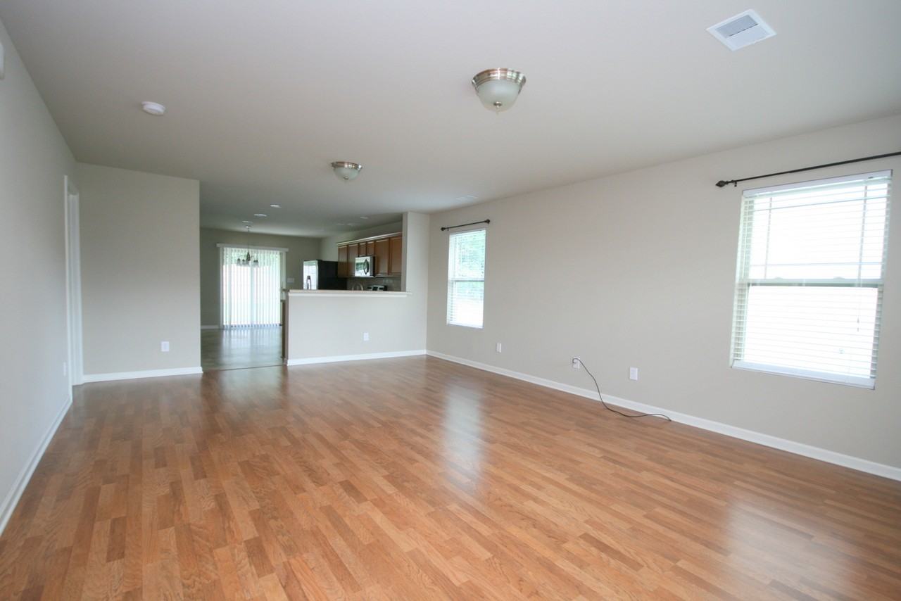225 Bermuda Lakes Dr - Photo 6 of 16