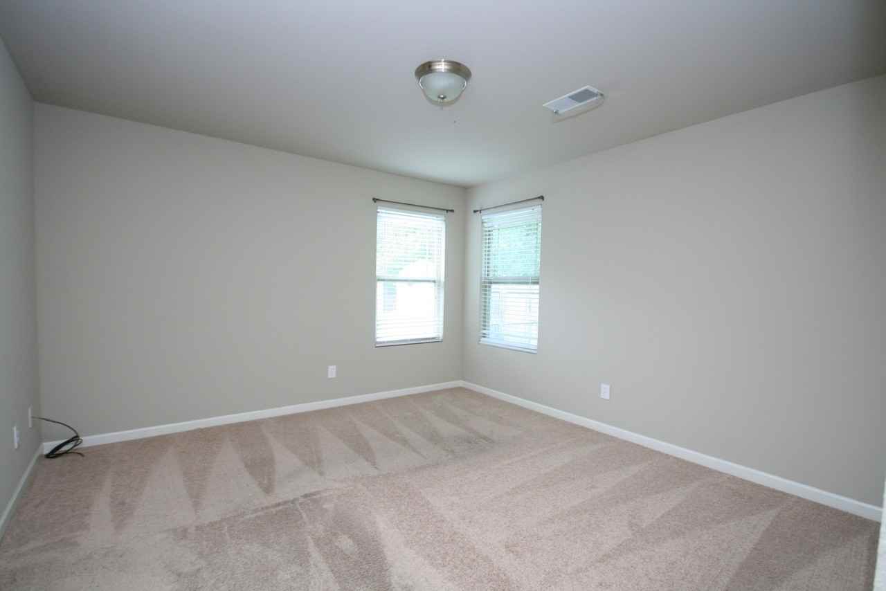 225 Bermuda Lakes Dr - Photo 5 of 16