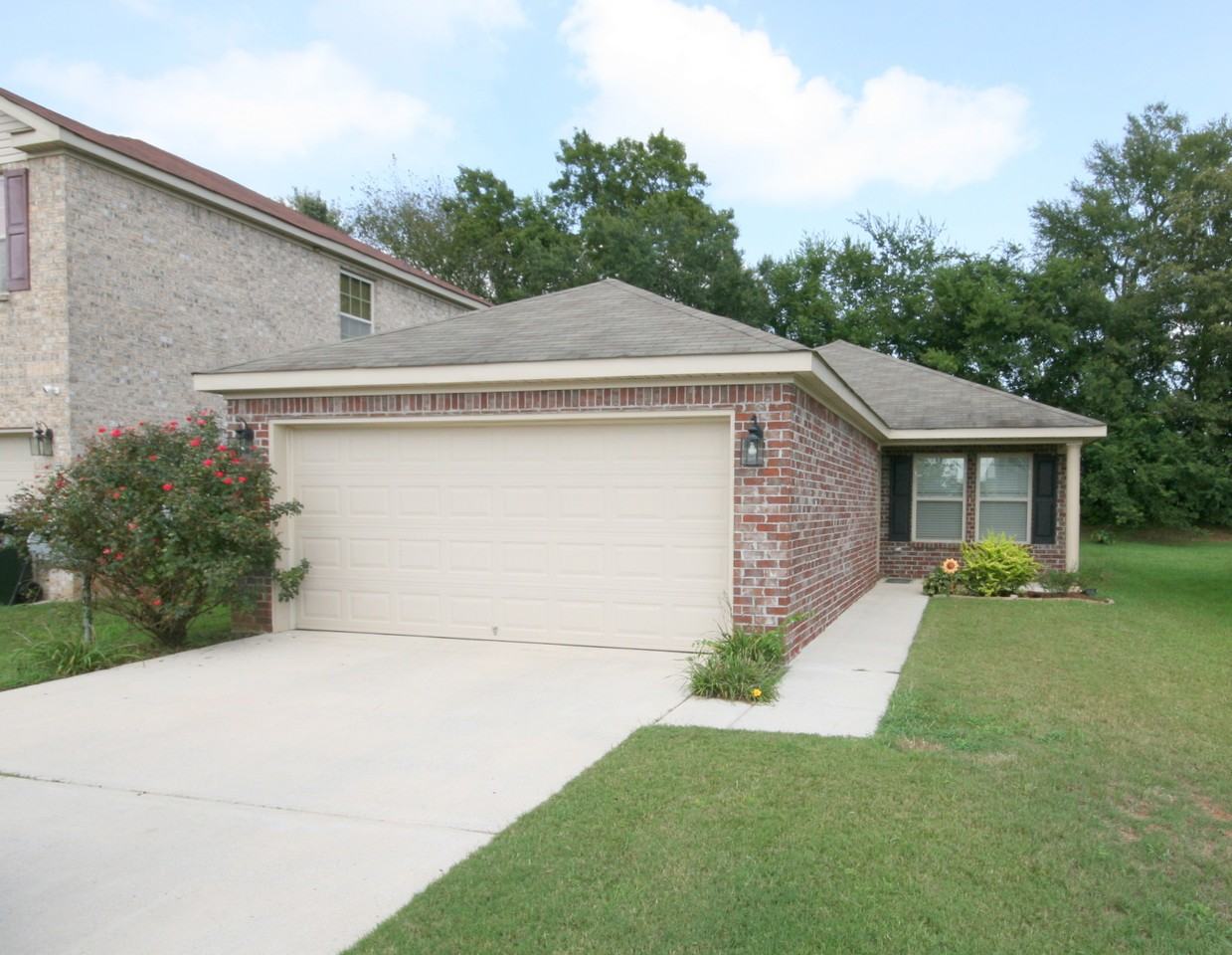 225 Bermuda Lakes Dr - Photo 7 of 16