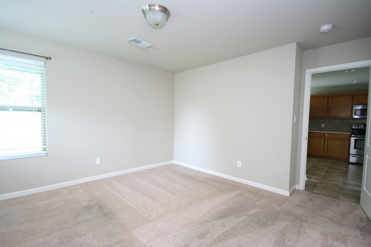 225 Bermuda Lakes Dr - Photo 3 of 16