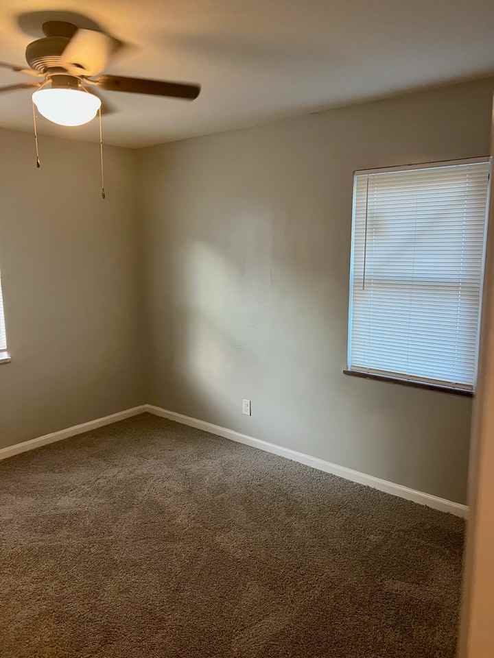 102 Glenridge Pl #B - Photo 2 of 22