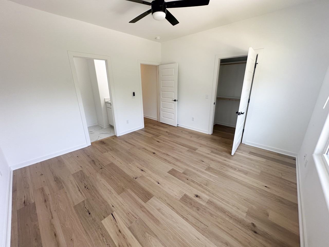 1703 W Holly St - Photo 4 of 16