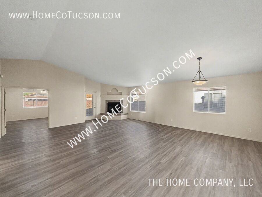 2314 W Silvergate Pl - Photo 6 of 36