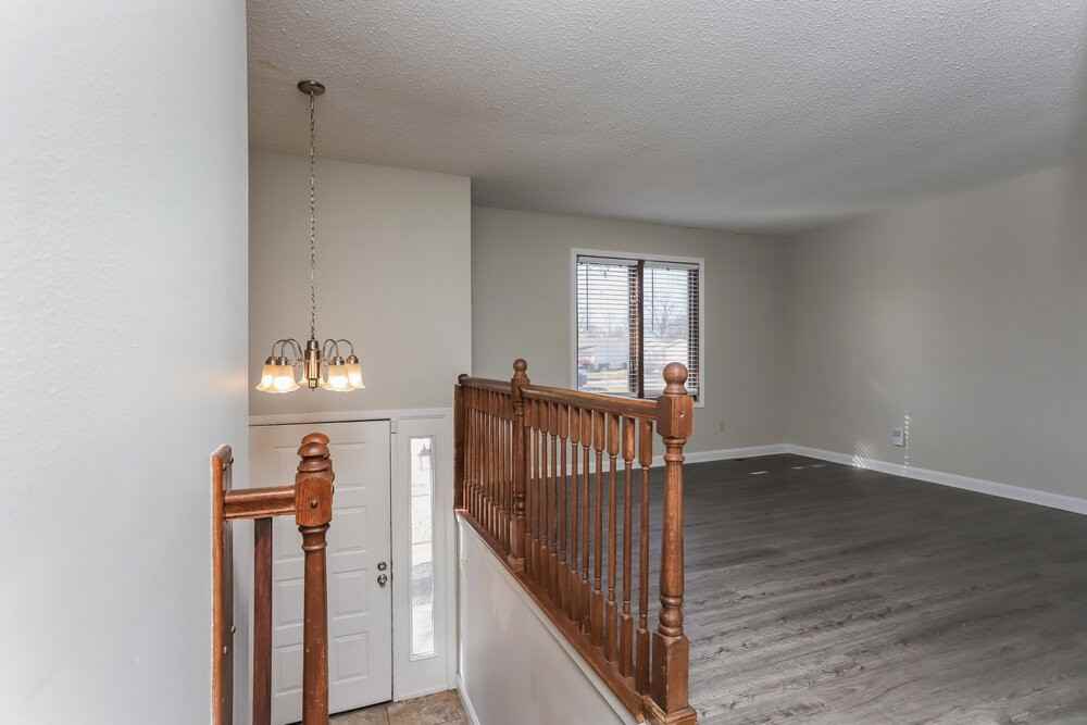 1253 Advance Dr - Photo 2 of 24