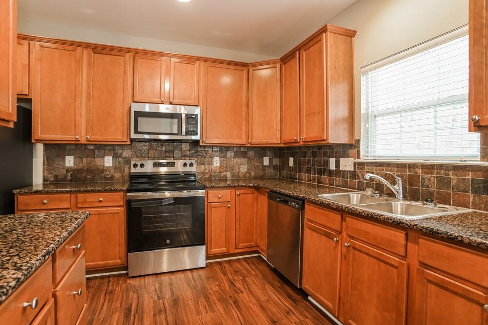 2404 Sierra Chase Dr - Photo 7 of 17