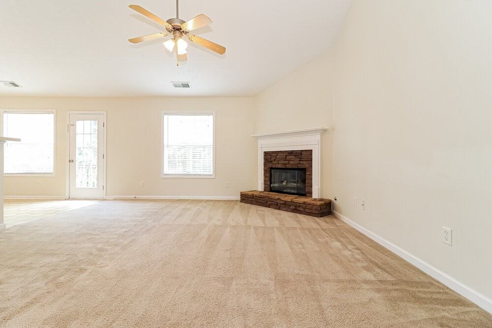 215 Overlook Drive - Photo 7 of 17