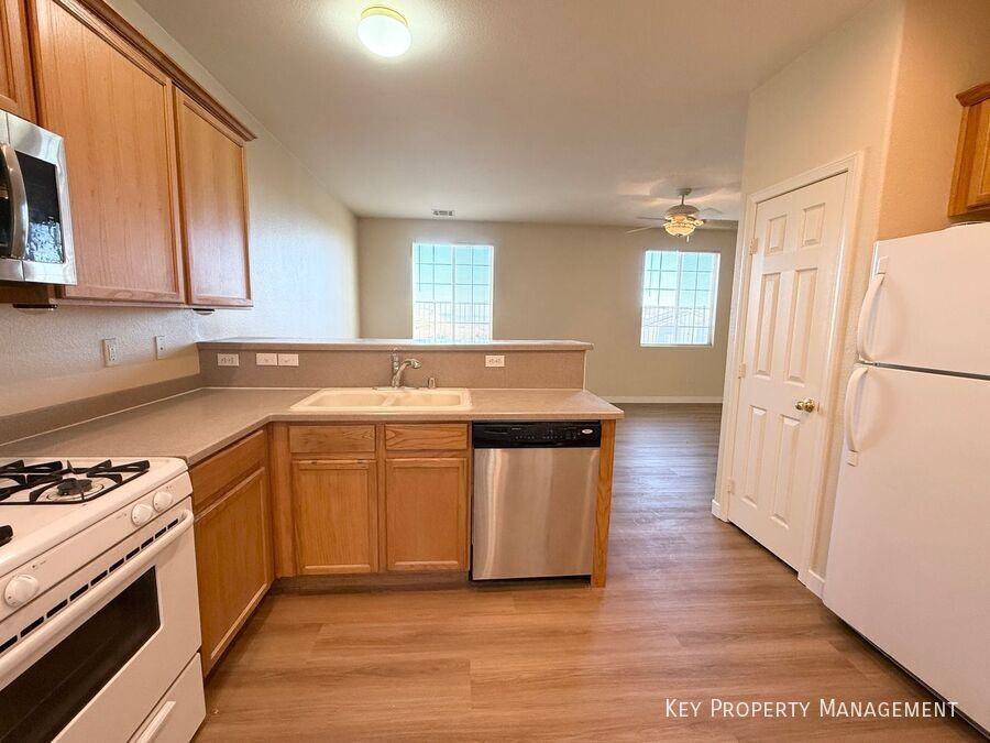 4074 Sparrow Rock Street - Photo 7 of 29