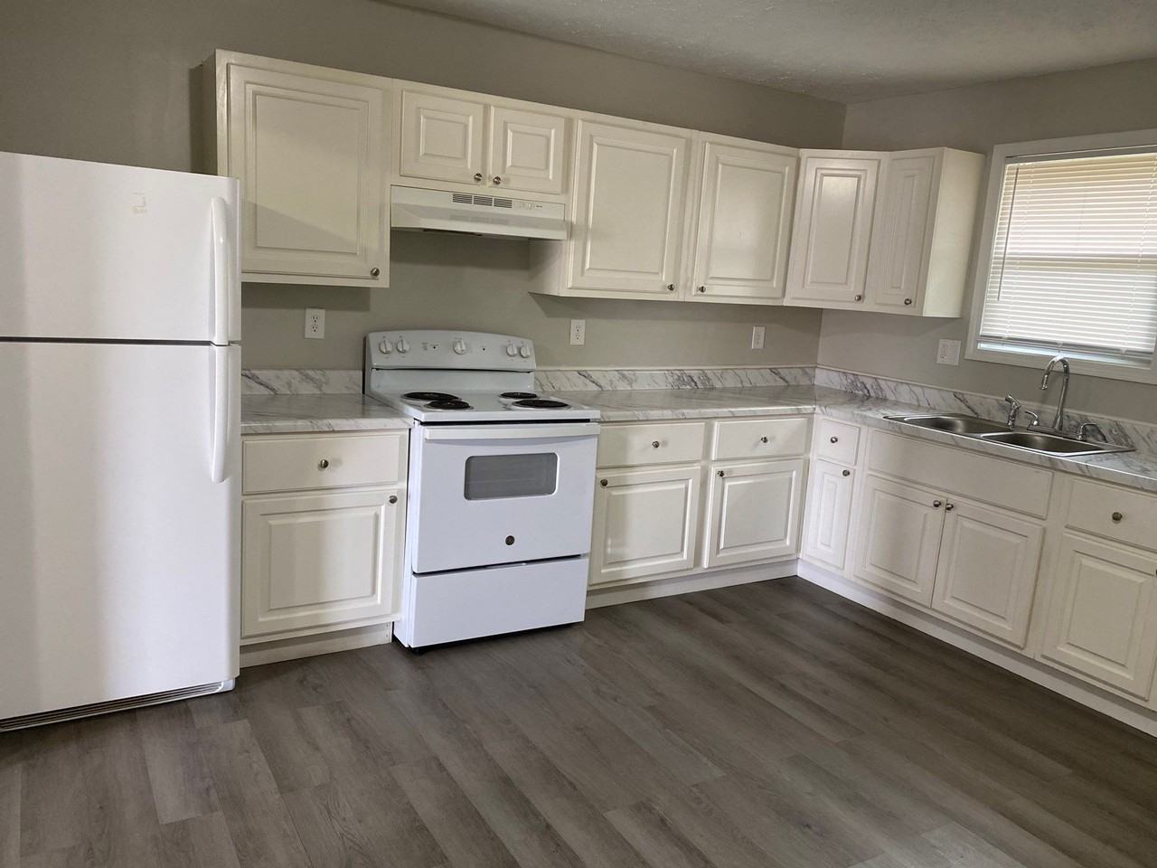 54 Camelot Cove - Photo 2 of 8