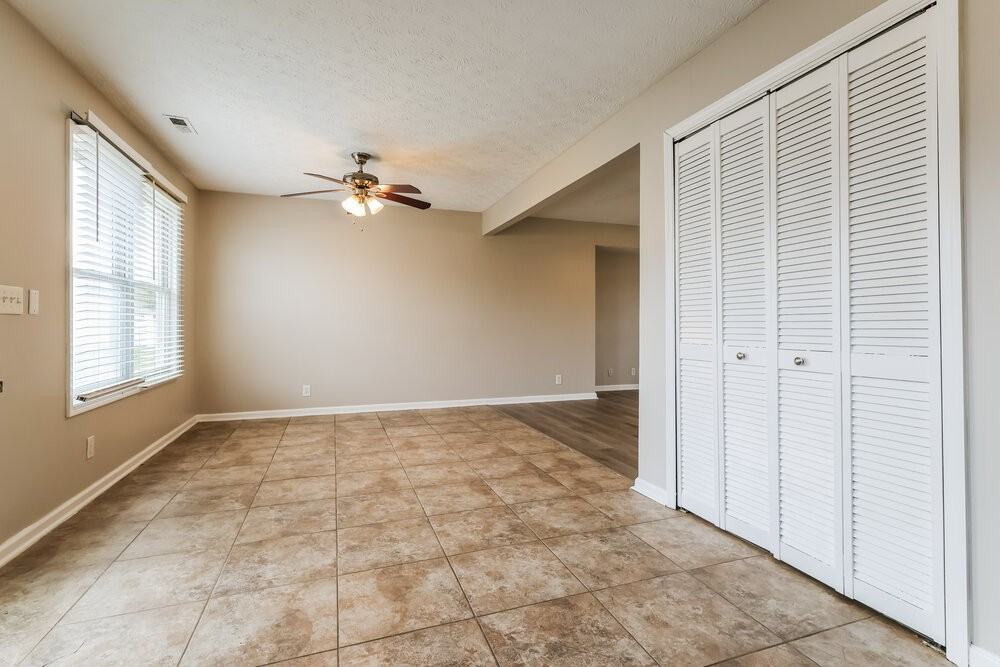 6220 Maravian Dr - Photo 7 of 17