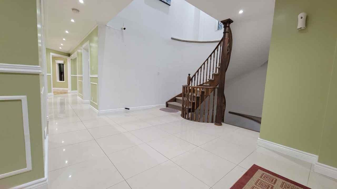 196 Howard Crescent - Photo 2 of 20