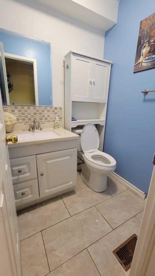 196 Howard Crescent - Photo 3 of 20