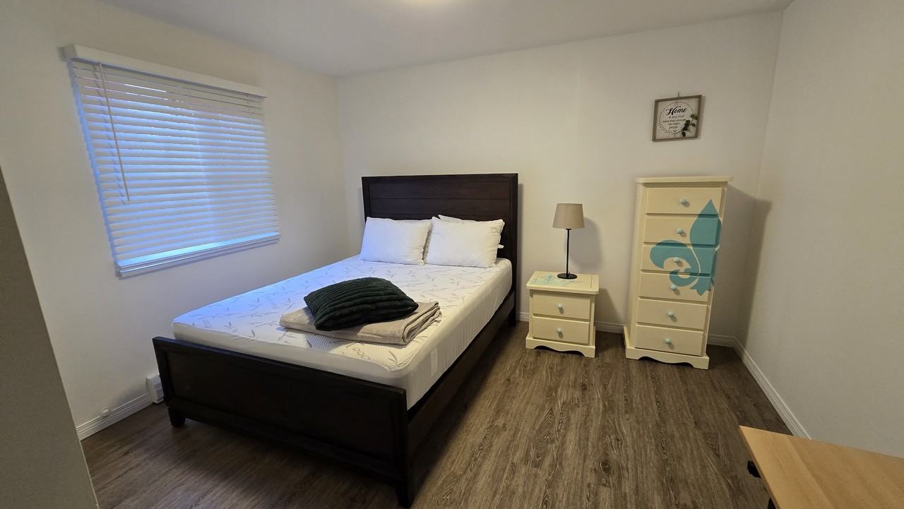 13731 115 Avenue - Photo 3 of 6