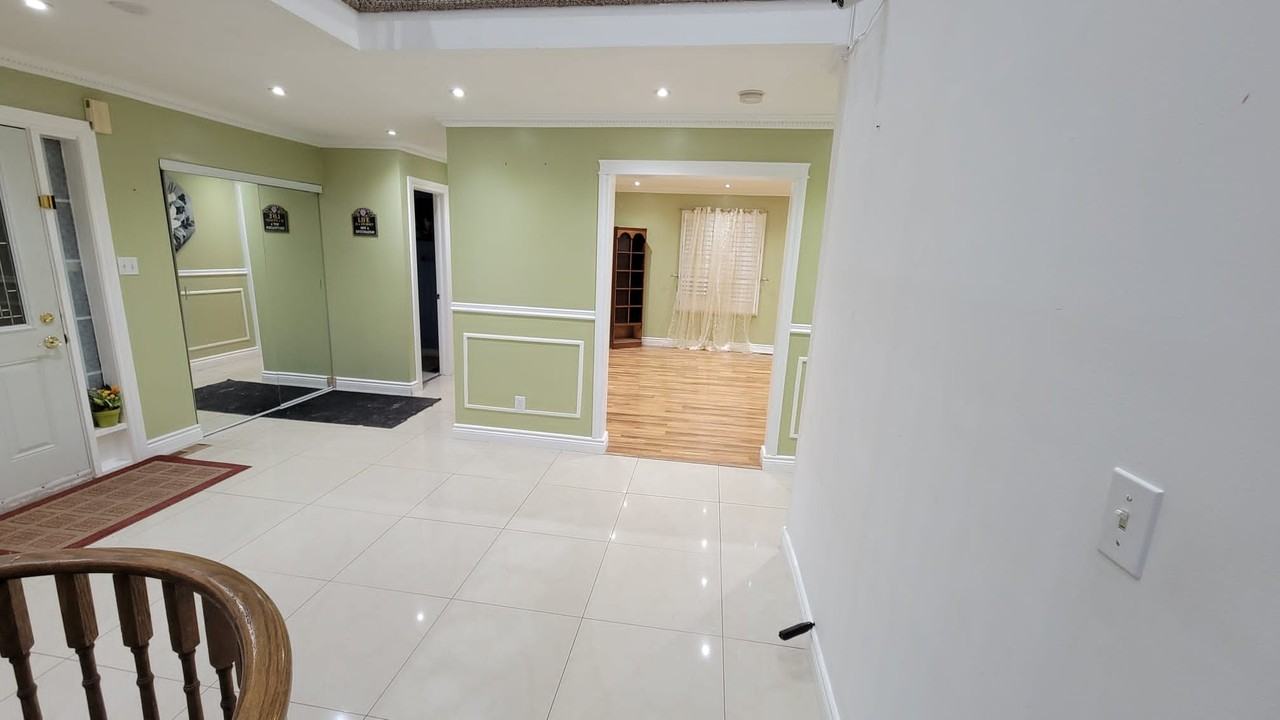 196 Howard Crescent - Photo 5 of 20