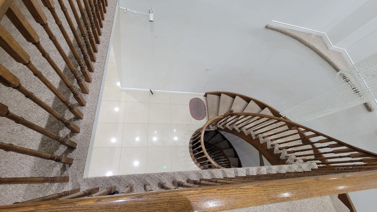 196 Howard Crescent - Photo 6 of 20