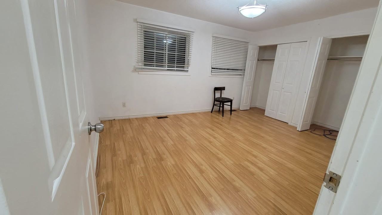 196 Howard Crescent - Photo 7 of 20