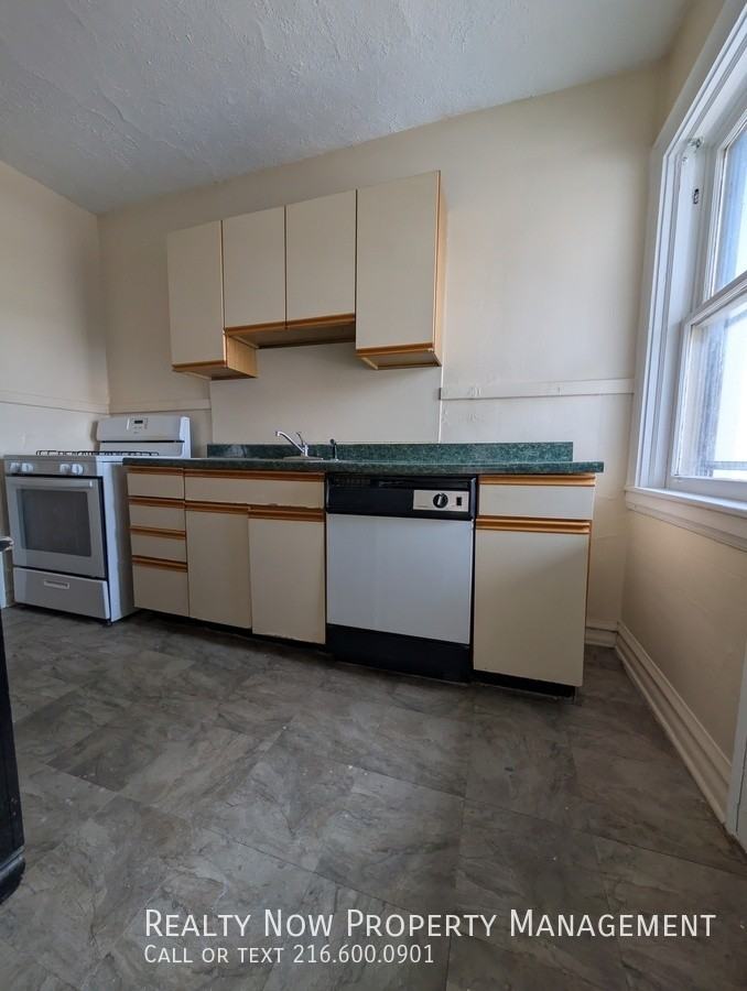 2453 Overlook Rd Apt 3 #3 - Photo 3 of 3