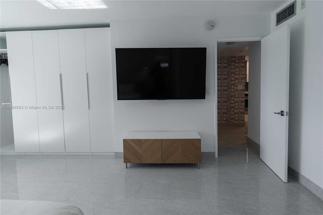 4017 North Cypress Drive