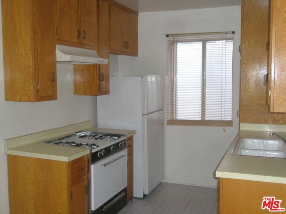 1166 Amherst Avenue #1166-6 - Photo 2 of 6